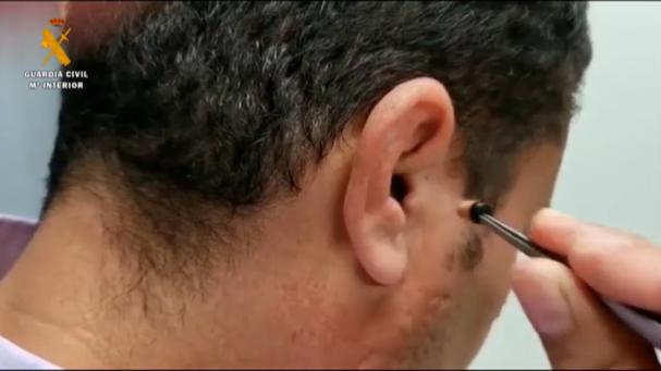 El uso de los pinganillos es un truco recurrente en los fraudes detectados&nbsp;