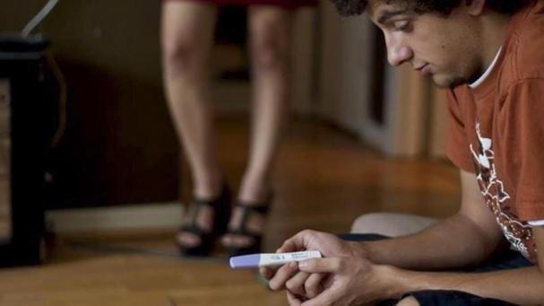 Desvela qué significa si un hombre da positivo en un test de embarazo y las redes alucinan