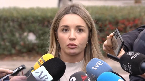 Una de las víctimas del grupo de cinco amigos que se habían organizado para violar a chicas en un piso de Castelldefels (Barcelona) ha ratificado este miércoles que sufrió una violación grupal&nbsp;