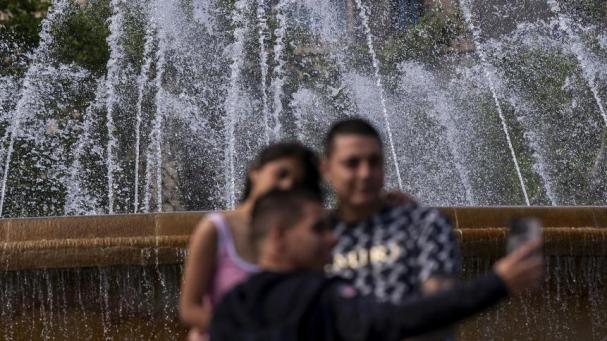 Reabren las fuentes ornamentales de Barcelona