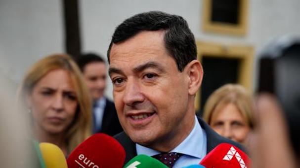 Juanma Moreno describe como un “amasijo de hierros” los vagones accidentados