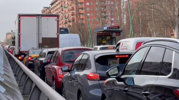 La suspensión del servicio de Rodalies ha creado una situación de caos en cuanto al tráfico en Barcelona