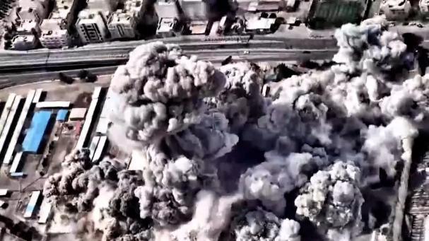 El vídeo de la explosión que acabó con el complejo en el que perdió la vida Jamenei