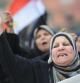 Un grupo de mujeres se manifiesta en la plaza Tahrir en el treceavo día de protestas contra el Gobierno de Mubarak