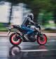 Conducir una moto bajo lluvia requiere una gran concentración