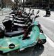 foto XAVIER CERVERA 03/02/2021 moto sharing, motocicletas compartidas, electricas (la mayoria) por barcelona, se dejan en la calle (lugar correcto legal para este vehiculo de dos ruedas tan urbano) y con una app encuentras cual es la q se ubica mas cerca de donde estes; desplazamientos muy populares en Barcelona, con una bolsita donde se ubican protecciones de la cabeza para no tocar pelos, sudor, etc d otros clientes, usuarios .durante la pandemia (tercera ola) de coronavirus en la imagen, yego
