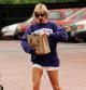 Diana de Gales con un look deportivo y el 'tote bag' de Gucci