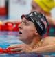 Katie Ledecky, exhausta, contempla el marcador en Tokio 2020