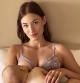 Grace Elizabeth con el nuevo sujetador de lactancia de Victoria's Secret