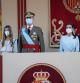Los Reyes de España y la infanta Sofía en el desfile militar del 12 de octubre