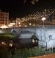 Vista nocturna del Pont de Pedra de Girona.
