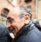 Éric Zemmour con restos de huevo en la cabeza y el abrigo