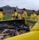 Voluntarios de la ADF retirando peces muertos del río Besós