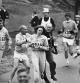 Kathrine Switzer consiguió ser una de las primeras mujeres en correr una maratón, en este caso la de Boston, en 1967, a pesar de que uno de los jueces intentara apartarla de la carrera