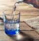 Los expertos recomiendan que el agua sea la bebida de elección