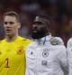Neuer y Antonio Rüdiger minutos antes del comienzo del partido entre España y Alemania