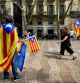 foto XAVIER CERVERA 11/09/2022 (pakistani (era periodista en lahore) vende estalades en les rambles, en dos horas, solo ha vendido una (grandes a 5eur y peque 3eur) la ANC cifra en 700.000 las personas a la manifestación DIADA DE CATALUNYA Sigue en directo la Diada de Catalunya, las manifestaciones convocadas por las entidades independentistas, los parlamentos en la Estación de Francia y las reacciones del 11 de septiembre 150.000 personas participan en la manifestación independentista de la Diada, según la Guardia Urbana La ANC cifra en 700.000 los asistentes a la manifestación de la Diada