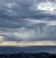 Cortinas de lluvia frente a la costa del Maresme.