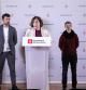 La alcaldesa Ada Colau, en su comparecencia de ayer, flanqueada por los ediles de Sants-Montjïc y Vivienda, Marc Serra y Lucia Martín