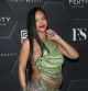 La artista Rihanna presume de curvas premamá
