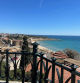 Desde el balcón se observa la playa de Tarragona.
