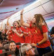 2023-08-21 Celebración de la selección española en el avión.