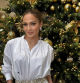 Jennifer Lopez con uno de sus estilismos navideños