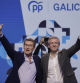 El presidente del PP, Alberto Núñez Feijóo (i), y el candidato a la presidencia de la Xunta de Galicia, Alfonso Rueda, participan en el cierre de campaña del candidato popular, este viernes en A Coruña