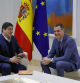 MADRID, 01/04/2024.- El presidente del gobierno español, Pedro Sánchez (d), se reúne con el expresidente de la República de Costa Rica Carlos Alvarado este lunes en el palacio de La Moncloa en Madrid. EFE/ Javier Lizón