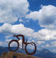 Escultura de un ciclista en Serra Seca