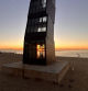 La salida del sol a través de 'L’Estel ferit' de Rebecca Horn en la playa de la Barceloneta.