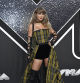 Taylor Swift con su estilismo de estampado de cuadros en los MTV Video Music Awards