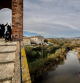 FOTO ALEX GARCIA EL RIO LLOBREGAT RECIBE DOS MILLONES Y MEDIO DE VISITANTES ANUALES. EN LA FOTO A SU PASO POR EL PONT DEL DIABLE DE MARTORELL 2024/12/24