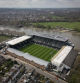 El contraste entre la vieja y legendaria tribuna de Craven Cottage y la nueva, construida sobre el río