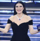 Del guiño a Julia Roberts a las aberturas más sutiles: los tres espectaculares looks de Laura Pausini en el Festival de Sanremo
