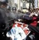 Estudiantes antiBolonia se enfrentan a los Mossos durante la manifestación en marzo de 2009