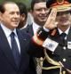 El líder Libio, Moammar Gadafi y el primer ministro italiano, Silvio Berlusconi