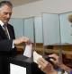 El presidente portugués, Anibal Cavaco Silva, ejerce su derecho al voto en un colegio electoral de Lisboa