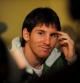 Lionel Messi posa para los reporteros gráficos de la revista "France Football", durante la sesión de fotos
