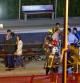 Los grupos operativos de emergencia, trabajando de madrugada en la estación donde ocurrió el accidente