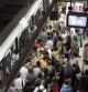 Miles de personas usan el Metro de Madrid durante la cuarta jornada de huelga de los trabajadores del suburbano madrileño
