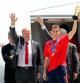 Del Bosque y Casillas saludan a la afición a su llegada de Sudáfrica