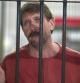El presunto traficante de armas ruso Viktor Bout reacciona al hablar con la prensa desde su celda en el juzgado de lo penal en Bangkok, Tailandia