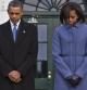 Barack Obama y su esposa Michelle Obama, guardan un minuto de silencio en la Casa Blanca de Washington DC para condenar el tiroteo del sábado en Tucson, Arizona