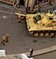 Un tanque protege el acceso a la embajada de Estados Unidos, situada cerca de la plaza Tahrir, en el centro de El Cairo (Egipto)