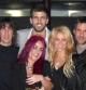La imagen que Piqué ha colgado en su twitter con Shakira, dos de los hermanos de la cantante, Puyol y su novia, entre otros, en la fiesta de cumpleaños de la pareja
