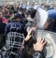 Unos 2.000 manifestantes han roto el cordón policial que impedía su protesta en Argel