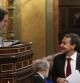 José Bono y Zapatero hablan durante la sesión de control al Gobierno en el Congreso