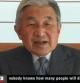 Imagen de la televisión pública japonesa NHK que muestra al emperador japonés, Akihito, dirigiéndose a la nación