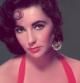 Imagen de Elizabeth Taylor enfundada en un traje de baño rojo con lentejuelas en el frente (1953)